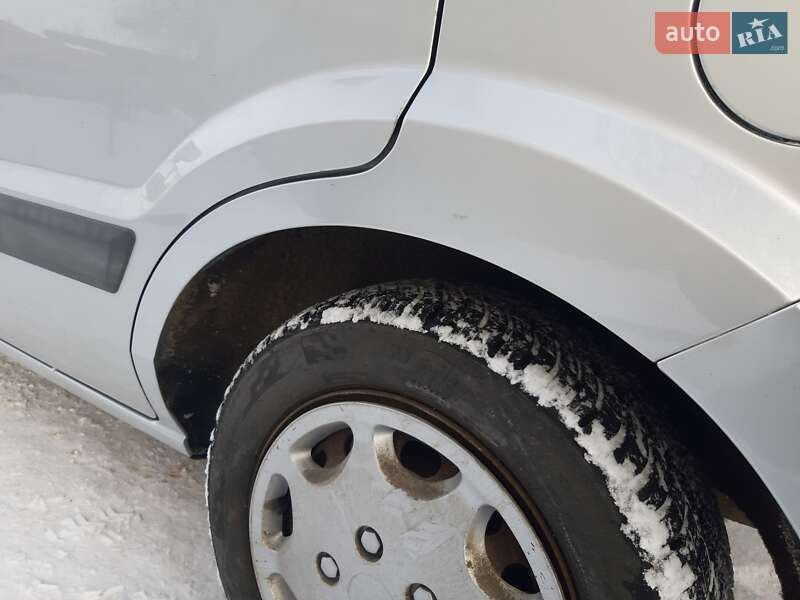 Хетчбек Ford Fusion 2005 в Хоролі