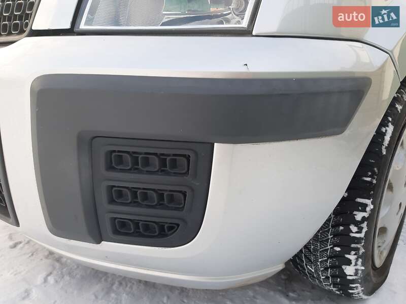 Хетчбек Ford Fusion 2005 в Хоролі