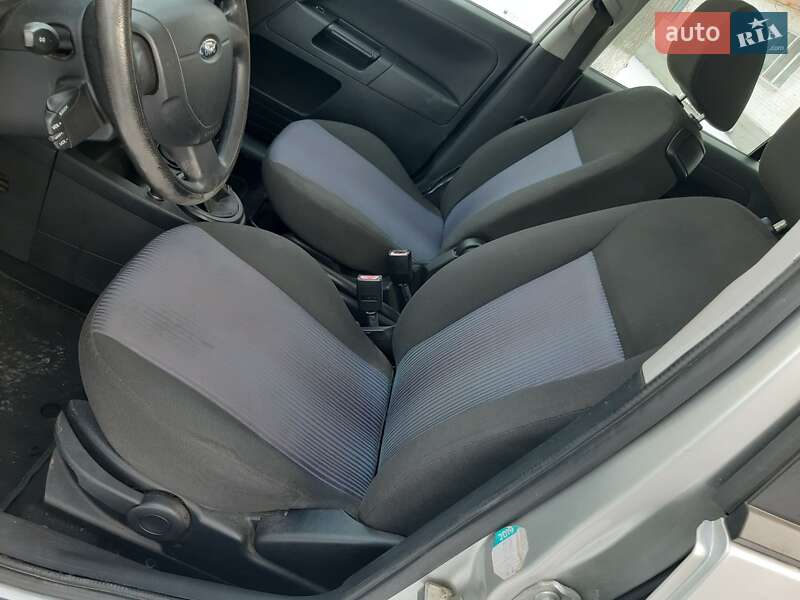 Хетчбек Ford Fusion 2005 в Хоролі