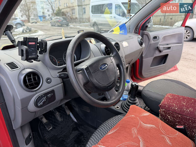 Хэтчбек Ford Fusion 2003 в Стрые