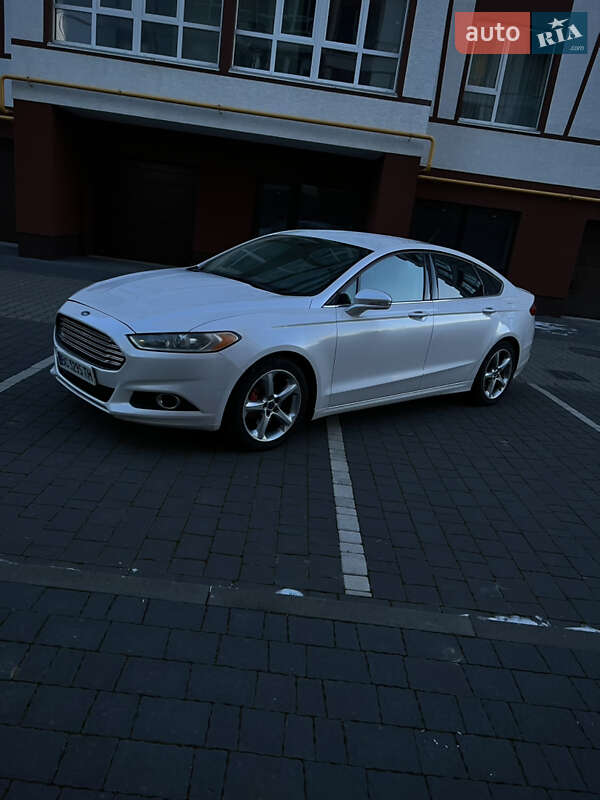 Седан Ford Fusion 2015 в Івано-Франківську