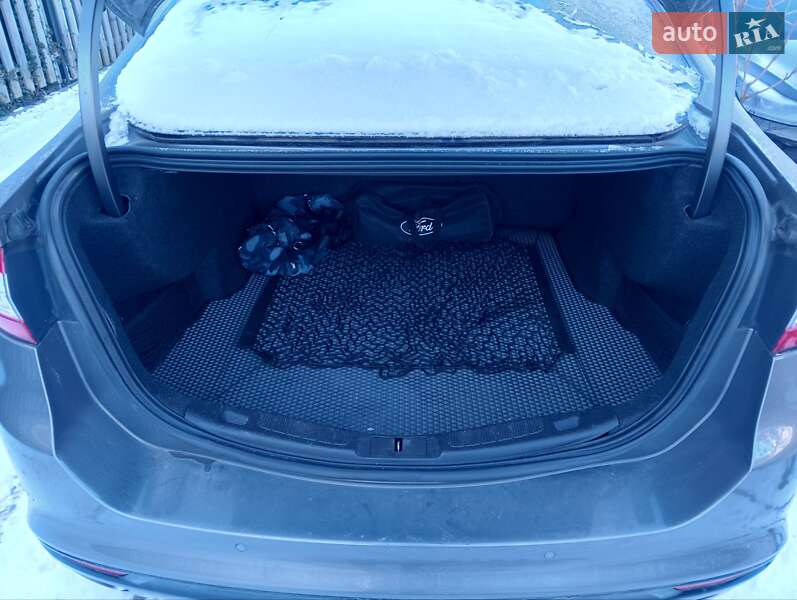 Седан Ford Fusion 2013 в Львове