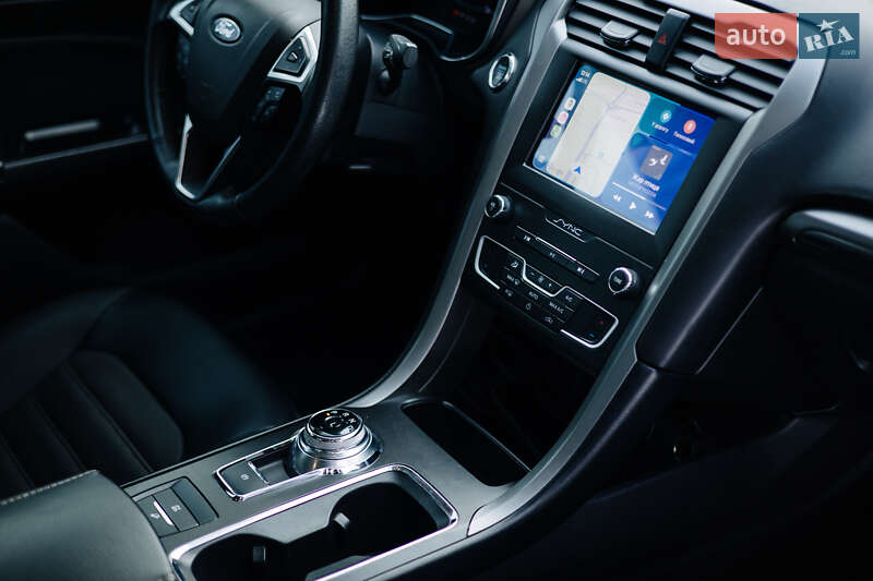 Седан Ford Fusion 2017 в Умані