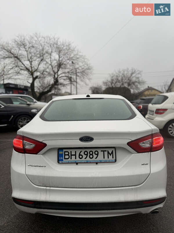 Седан Ford Fusion 2015 в Измаиле