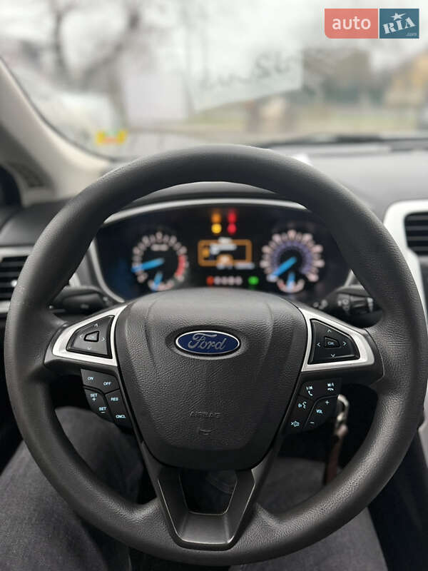 Седан Ford Fusion 2015 в Измаиле