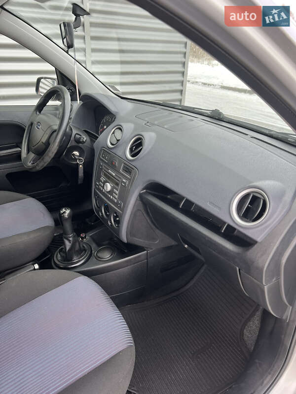 Хэтчбек Ford Fusion 2006 в Шостке