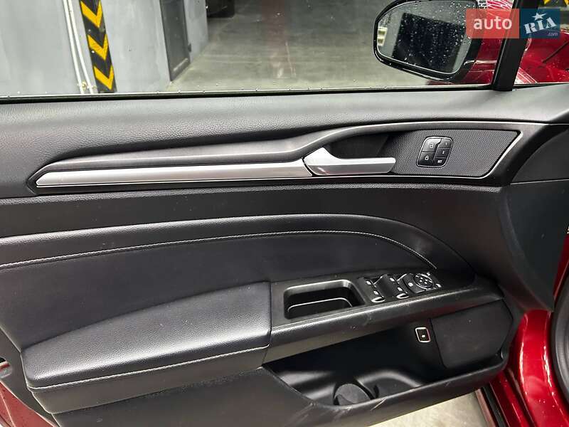 Седан Ford Fusion 2016 в Чернівцях