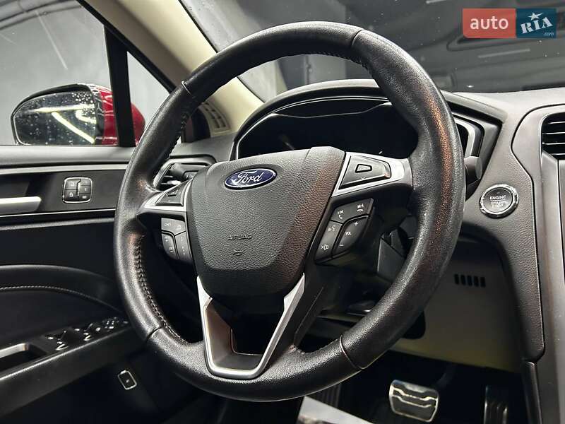 Седан Ford Fusion 2016 в Чернівцях