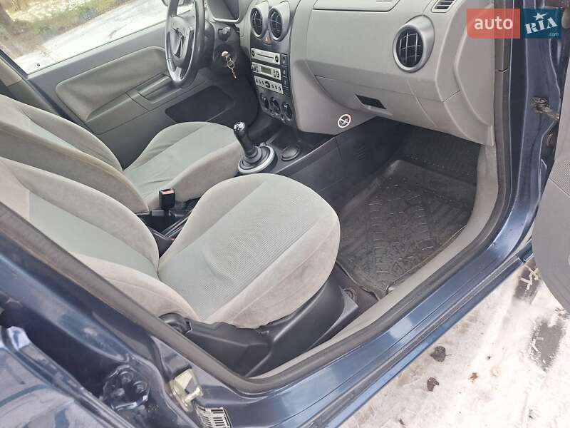 Хетчбек Ford Fusion 2003 в Чернівцях фото 27 Хетчбек Ford Fusion 2003 в Чернівцях