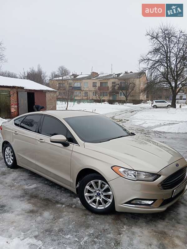 Седан Ford Fusion 2016 в Валках