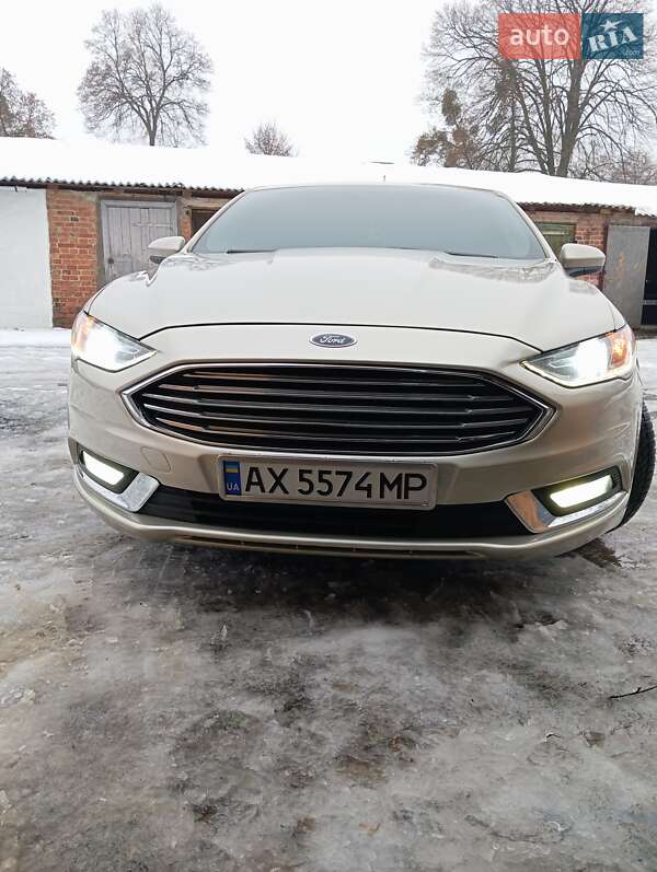 Седан Ford Fusion 2016 в Валках