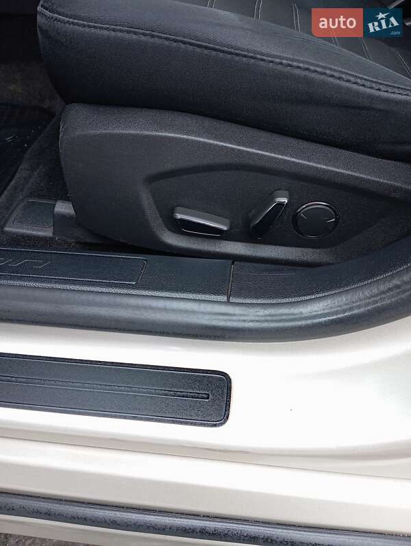 Седан Ford Fusion 2016 в Валках