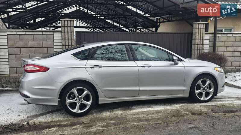 Седан Ford Fusion 2013 в Кам'янському