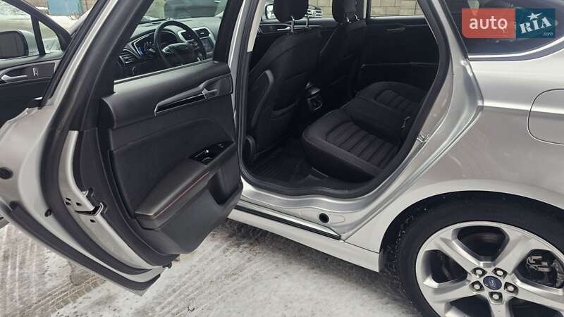 Седан Ford Fusion 2013 в Кам'янському