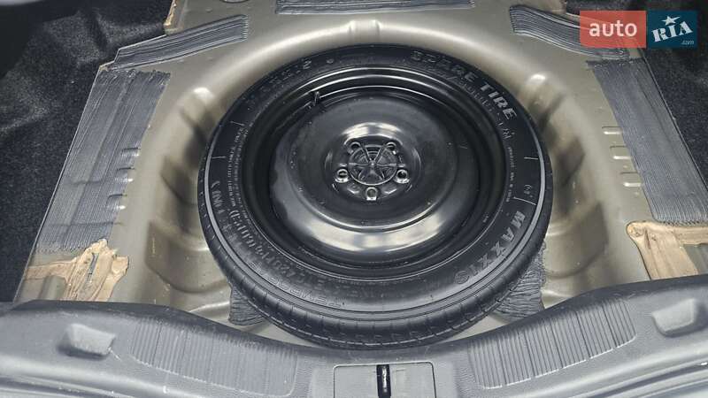 Седан Ford Fusion 2013 в Кам'янському