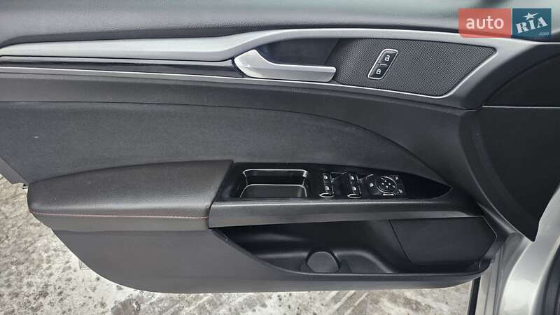 Седан Ford Fusion 2013 в Кам'янському