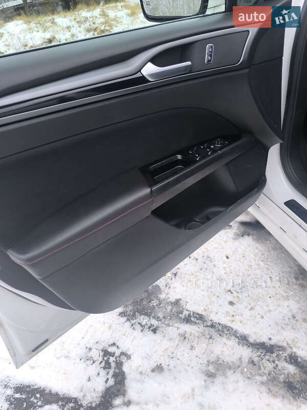 Седан Ford Fusion 2016 в Ужгороде