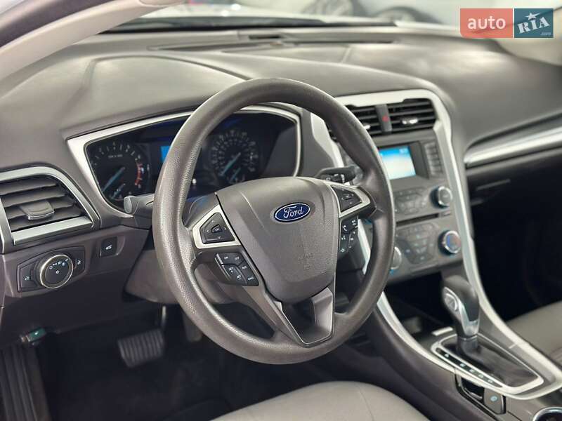 Седан Ford Fusion 2015 в Ромнах