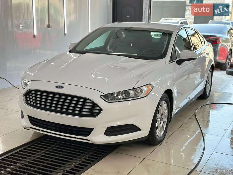 Седан Ford Fusion 2015 в Ромнах