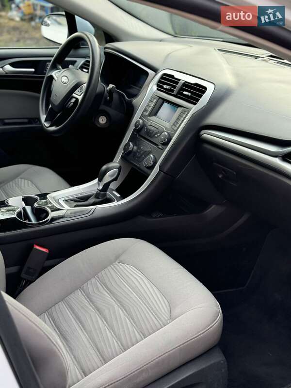Седан Ford Fusion 2015 в Ромнах