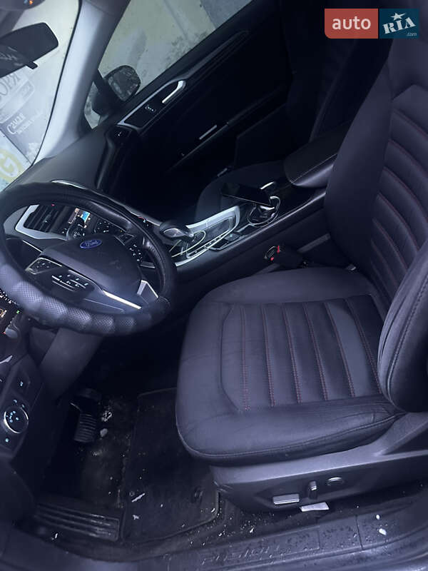 Седан Ford Fusion 2015 в Умани