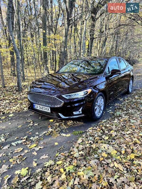 Седан Ford Fusion 2019 в Умани