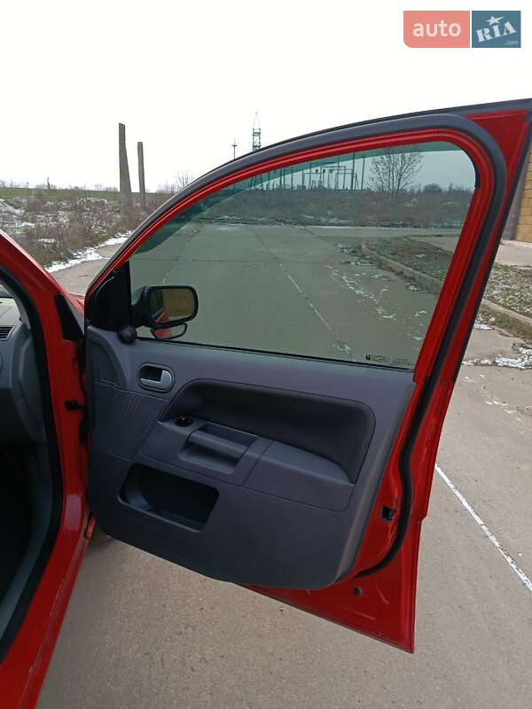 Хетчбек Ford Fusion 2003 в Первомайську