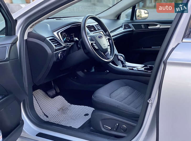 Седан Ford Fusion 2016 в Львові