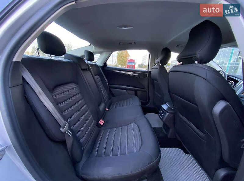 Седан Ford Fusion 2016 в Львові