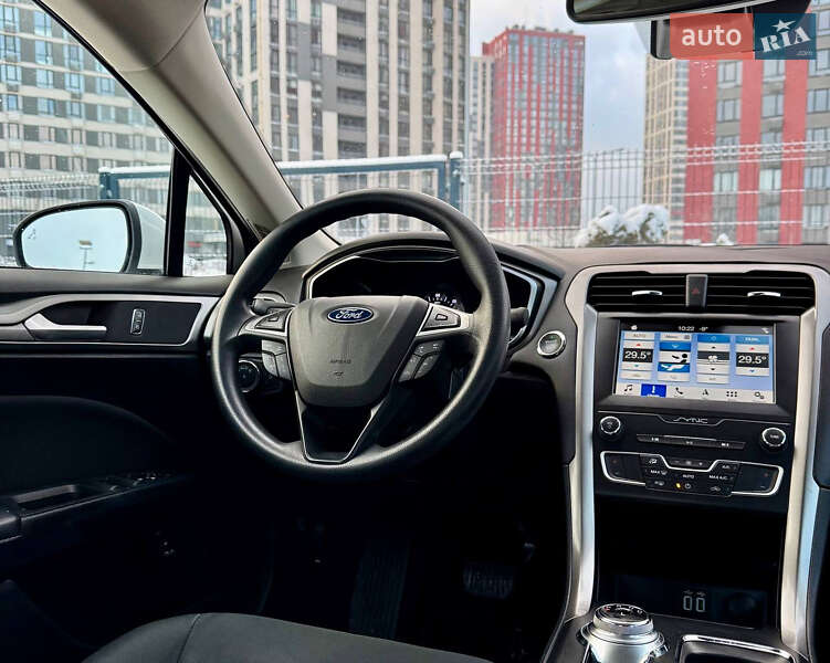 Седан Ford Fusion 2018 в Києві