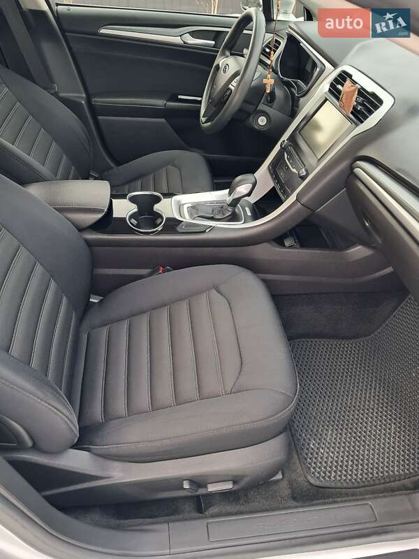 Седан Ford Fusion 2015 в Калуші