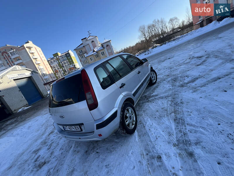Хэтчбек Ford Fusion 2006 в Долине