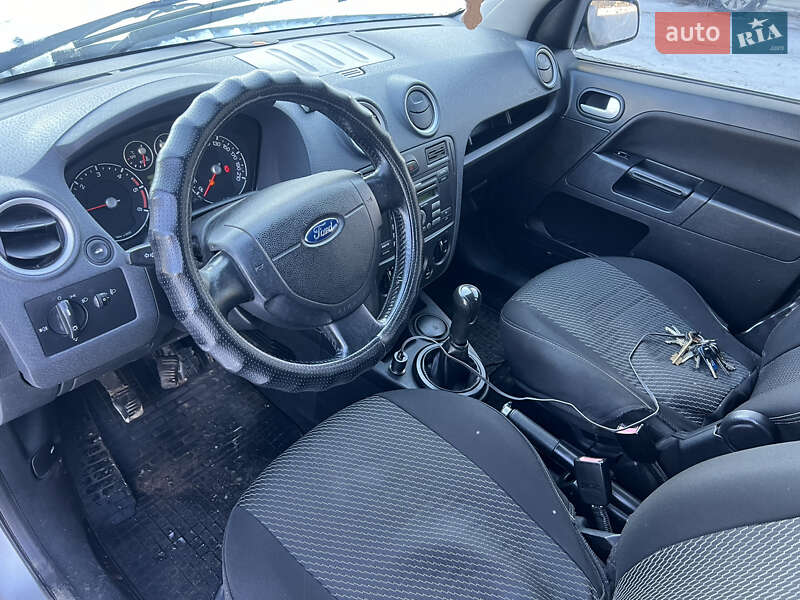 Хэтчбек Ford Fusion 2006 в Долине