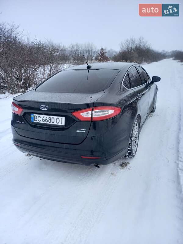 Седан Ford Fusion 2013 в Жовкві