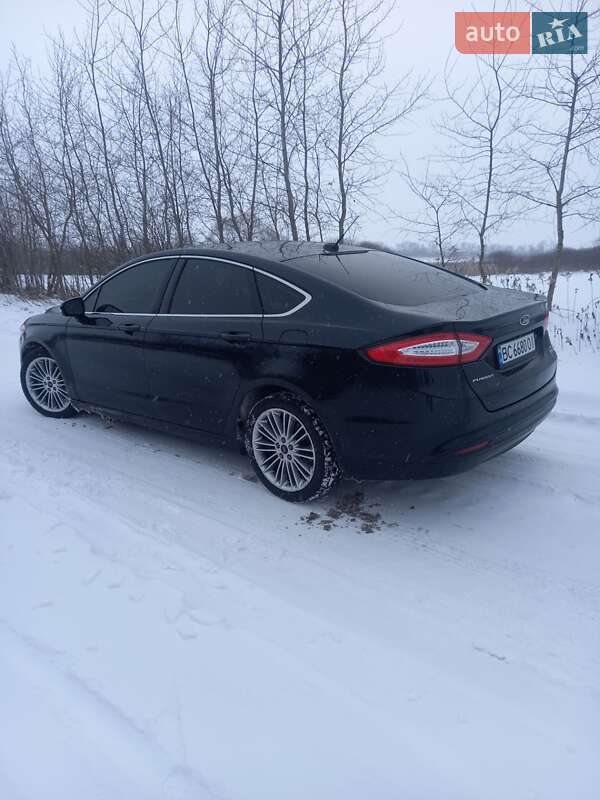 Седан Ford Fusion 2013 в Жовкві