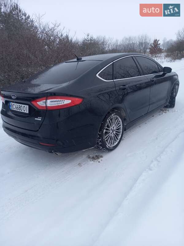 Седан Ford Fusion 2013 в Жовкві