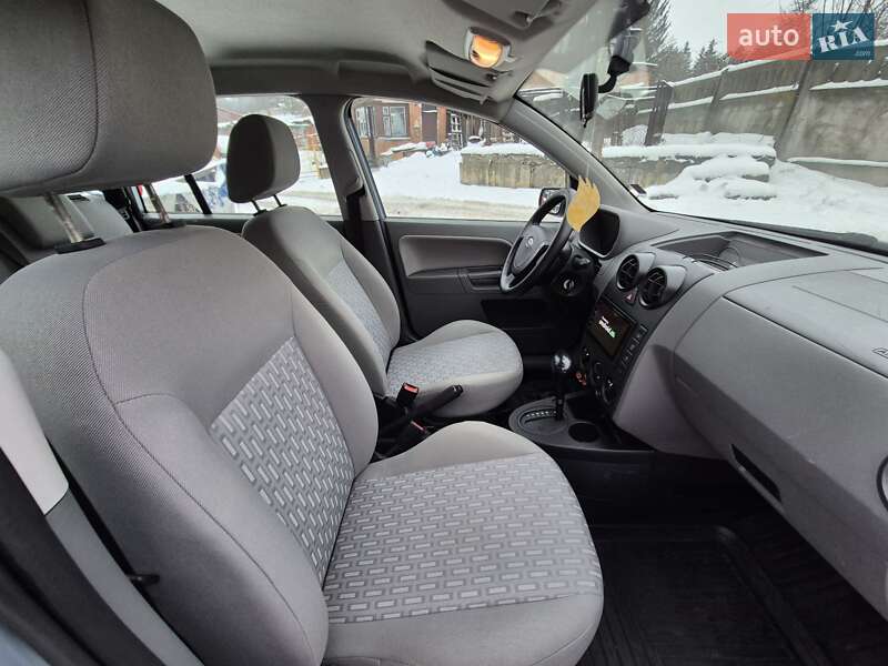 Хэтчбек Ford Fusion 2005 в Виннице