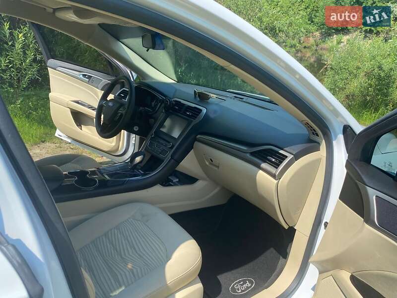 Седан Ford Fusion 2015 в Чернигове