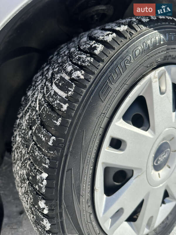 Хэтчбек Ford Fusion 2006 в Хороле