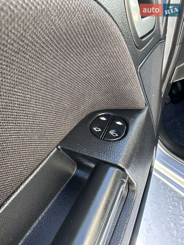 Хэтчбек Ford Fusion 2006 в Хороле