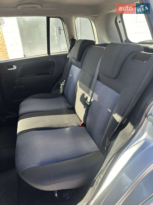 Хэтчбек Ford Fusion 2006 в Хороле