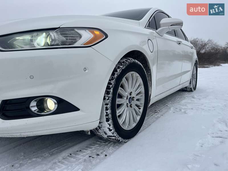 Седан Ford Fusion 2014 в Кременчуці