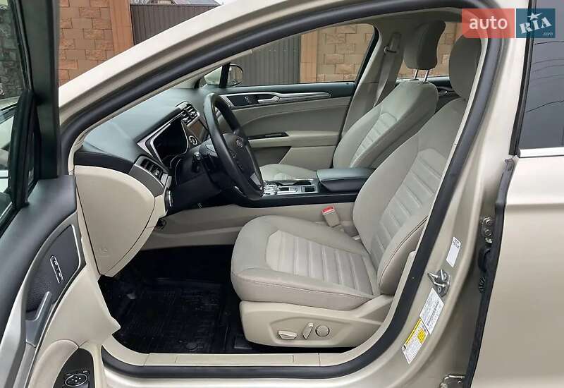 Седан Ford Fusion 2019 в Луцьку