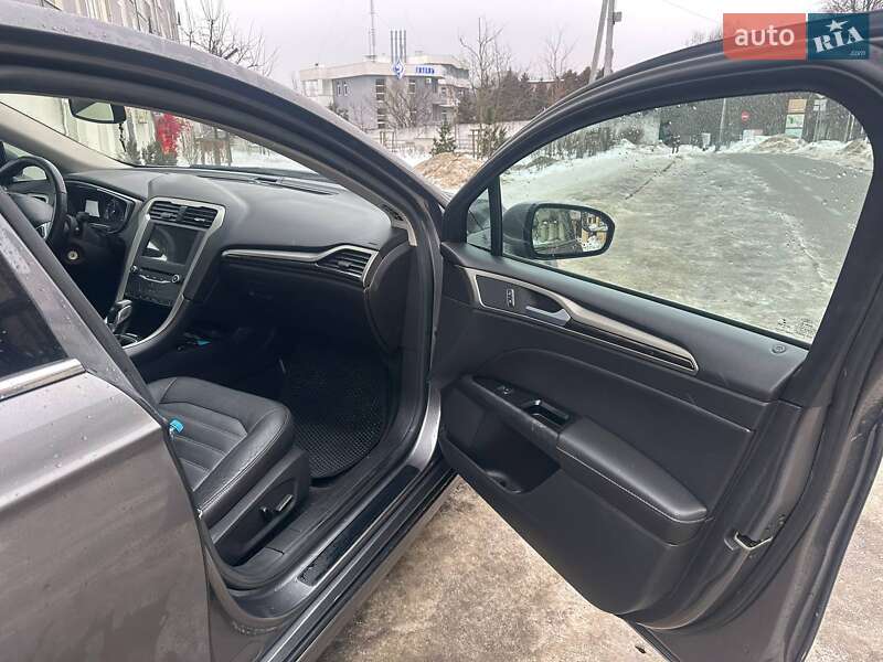 Седан Ford Fusion 2013 в Львові