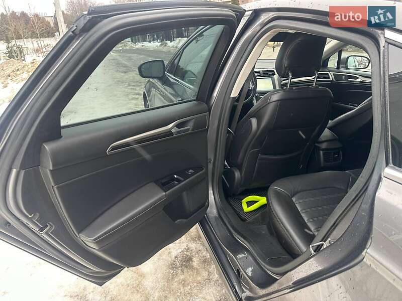 Седан Ford Fusion 2013 в Львові