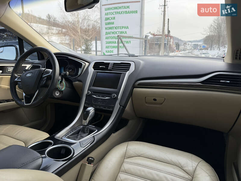 Седан Ford Fusion 2013 в Кременці