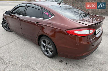 Седан Ford Fusion 2015 в Вишневом