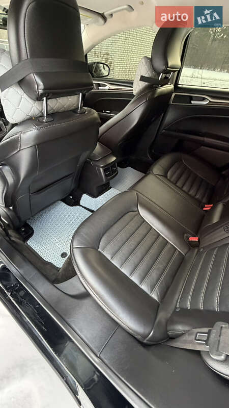 Седан Ford Fusion 2015 в Львові