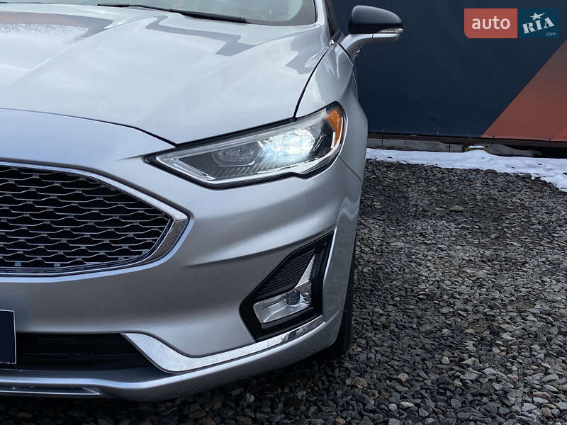 Седан Ford Fusion 2019 в Львове