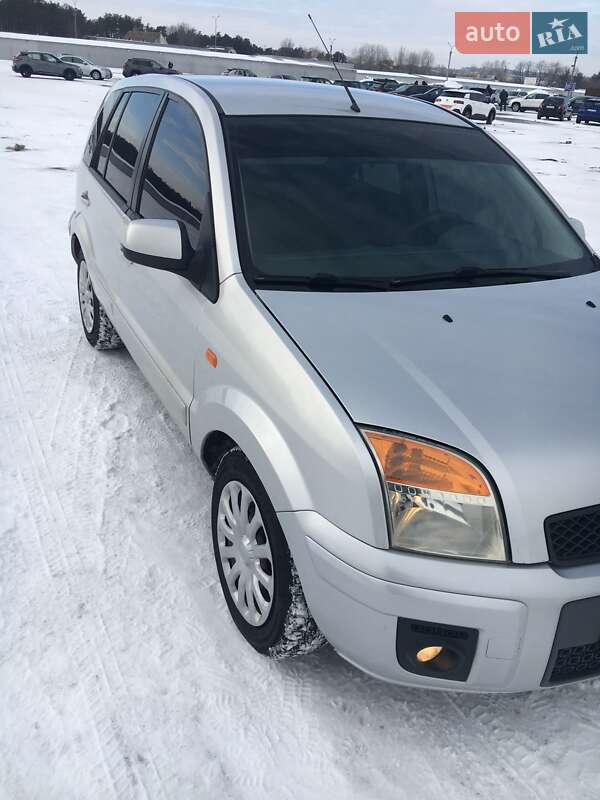 Хетчбек Ford Fusion 2010 в Києві